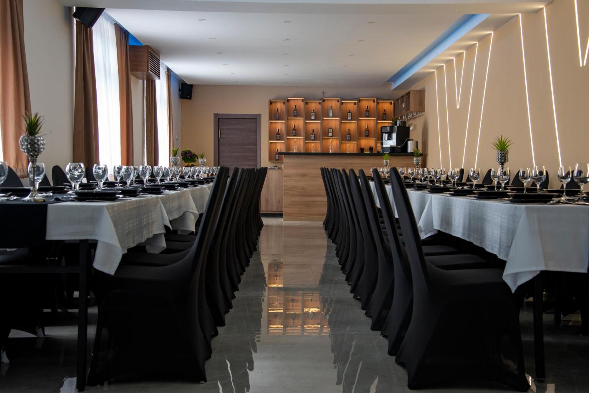 Sax-Win Hotel Pozega Bagian luar foto