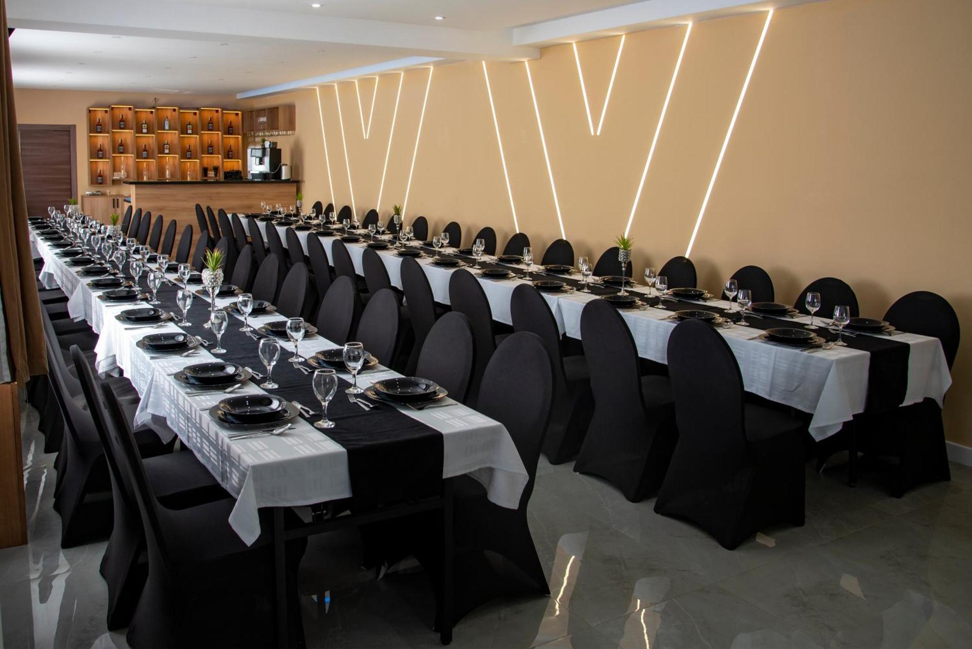 Sax-Win Hotel Pozega Bagian luar foto