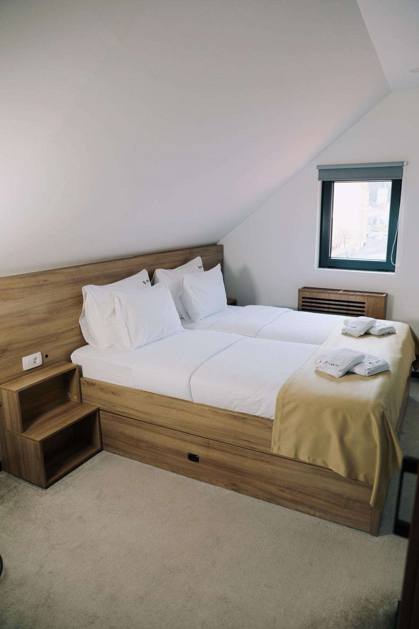 Sax-Win Hotel Pozega Bagian luar foto